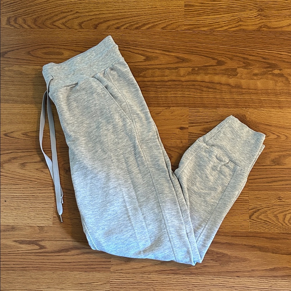 Women’s Grey Cuffed Jogger Sweatpants with Pockets and Drawstring Waistband